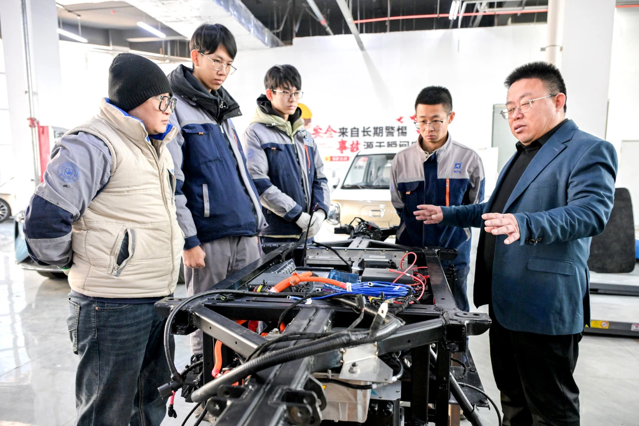 2026新春走基层 | 车轮“横舞” 底盘“智行”——探访长春市麦迪克智行汽车科技有限公司